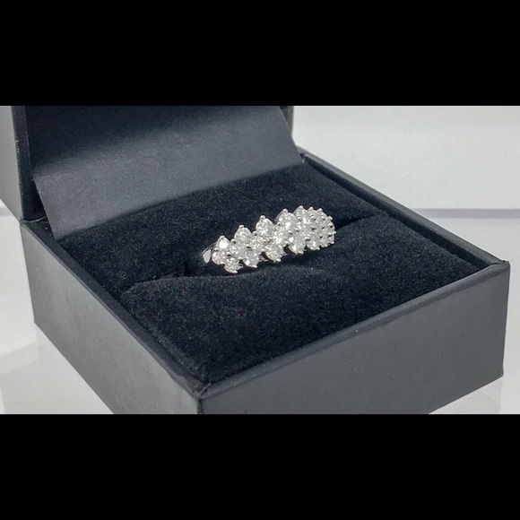 1 CTTW Diamond Wedding Engagement White Gold Ring - Picture 3 of 8